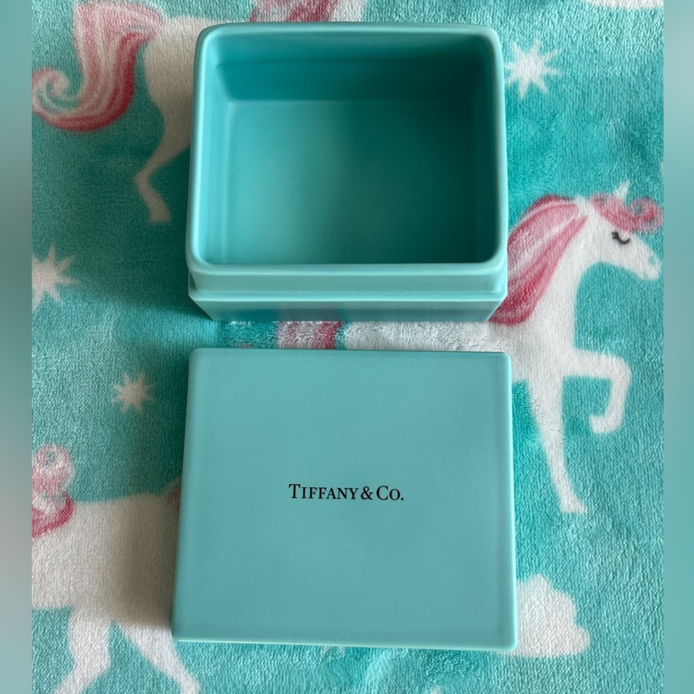 Trinket‎ box